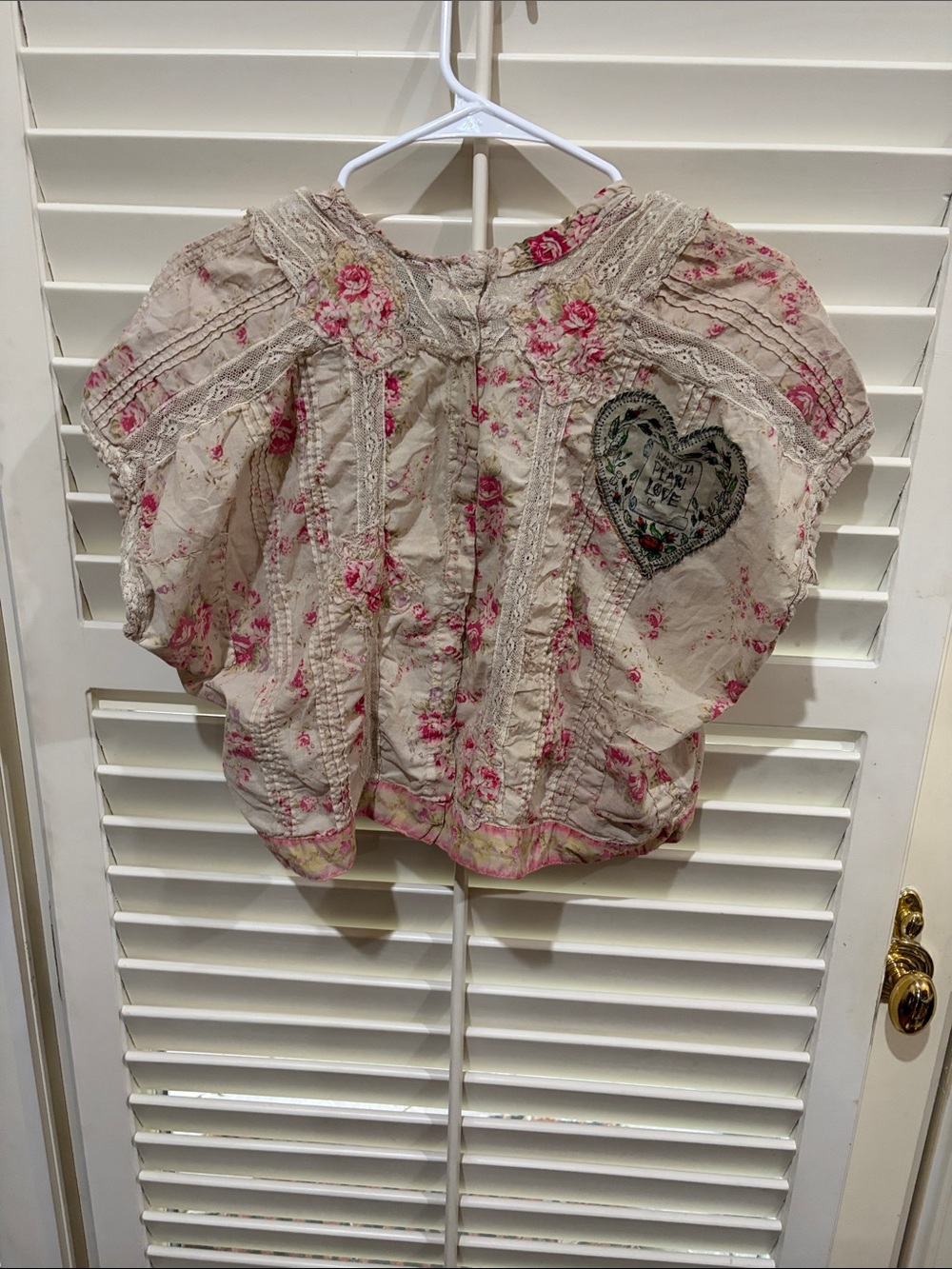 Magnolia Pearl Cottage Rose Lace Crop Blouse in Cream and Pink - Picture 3 of 3